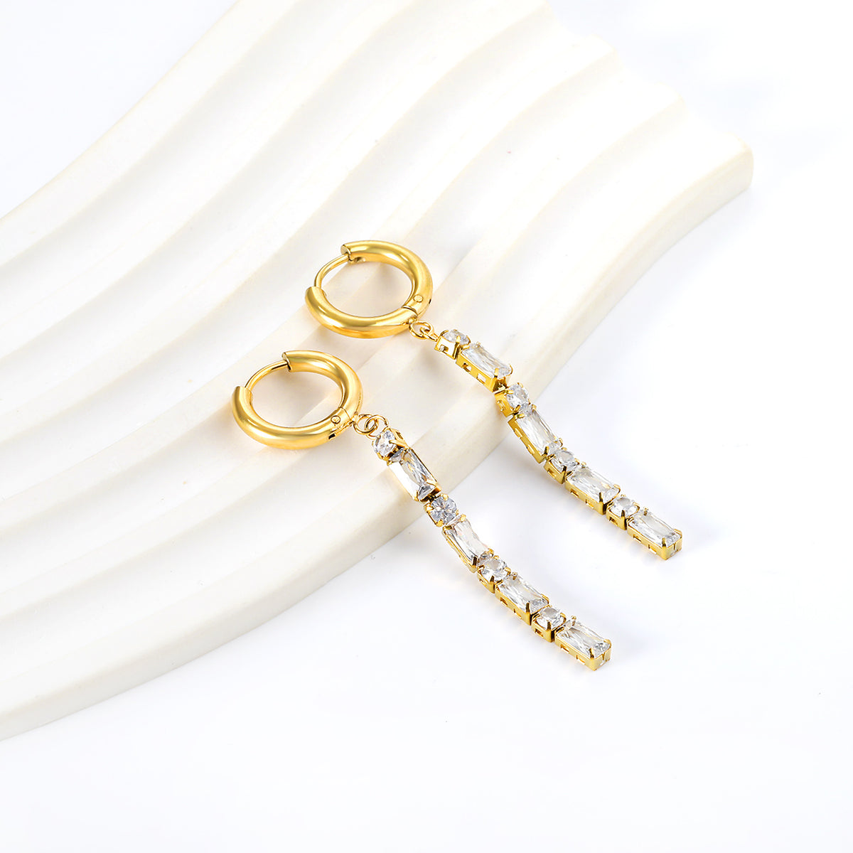 DIAMOND CHAIN Earring /Huggies
