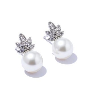 PEARL LEAF studs