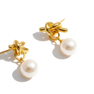 PEARL KNOT studs