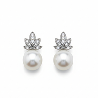 PEARL LEAF studs